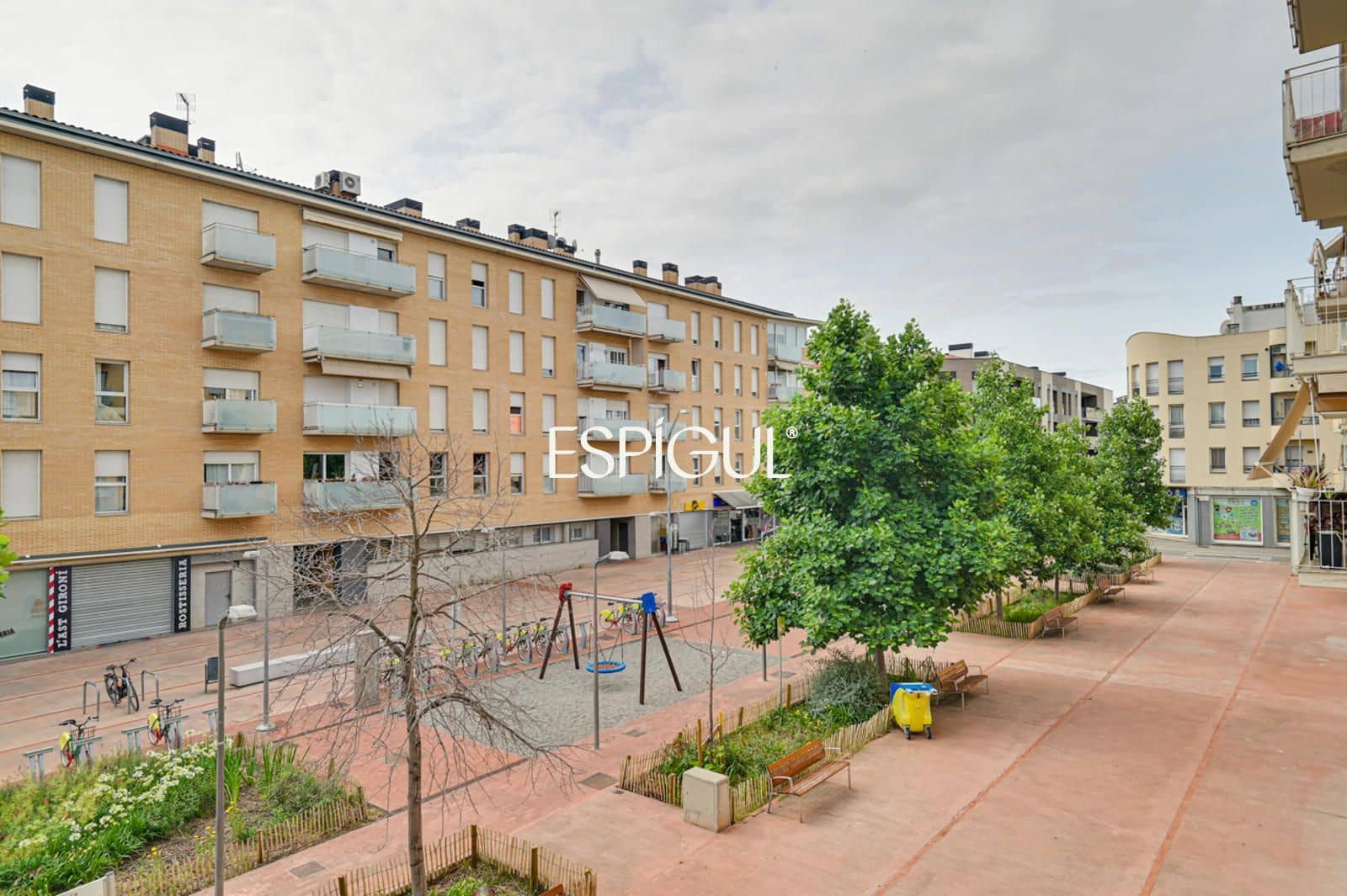 3 sypialnia Mieszkanie na sprzedaż w Miasto Girona z garażem - 385 000 € (Ref: 10015953)
