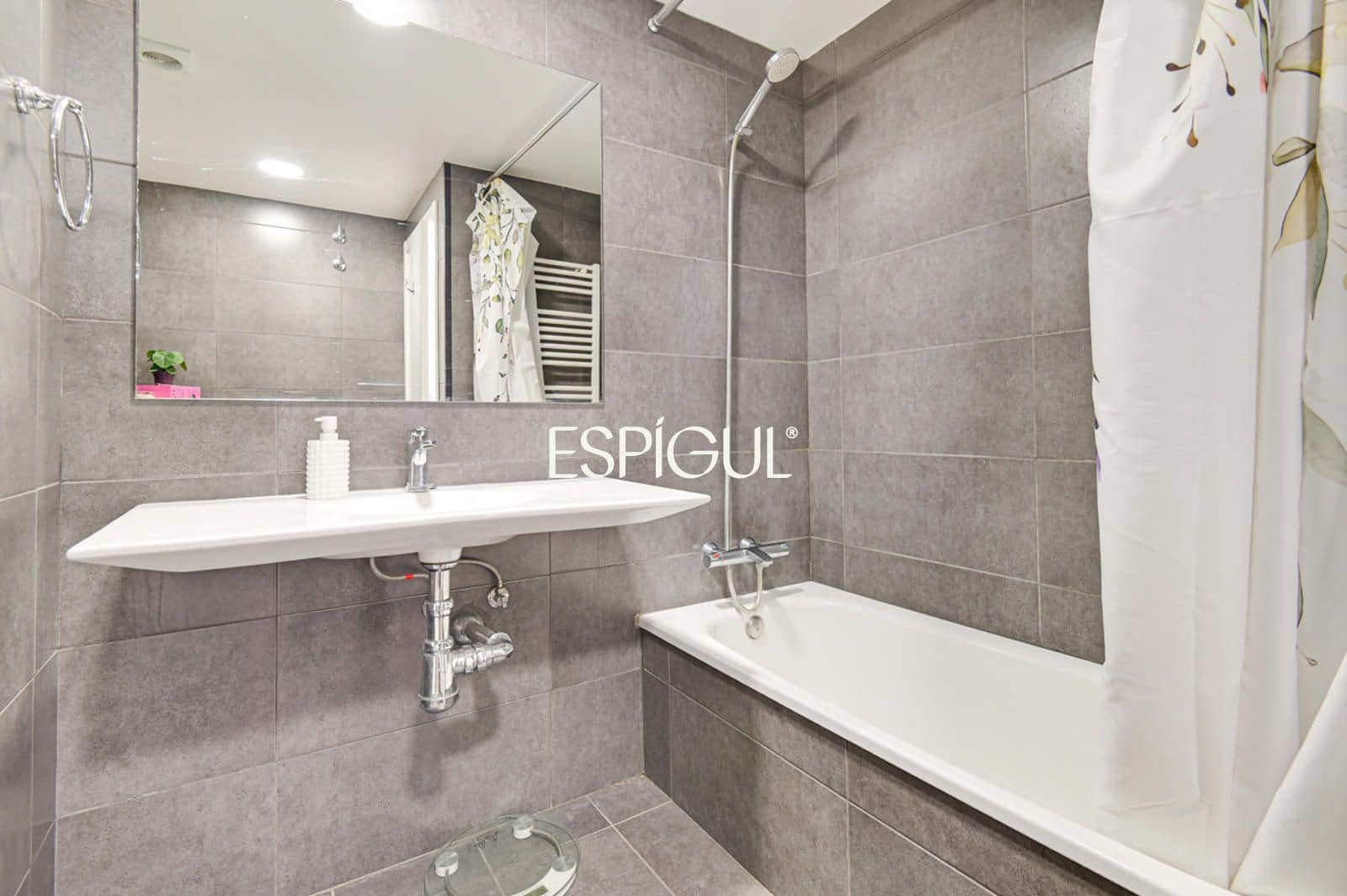 3 sypialnia Mieszkanie na sprzedaż w Miasto Girona z garażem - 385 000 € (Ref: 10015953)