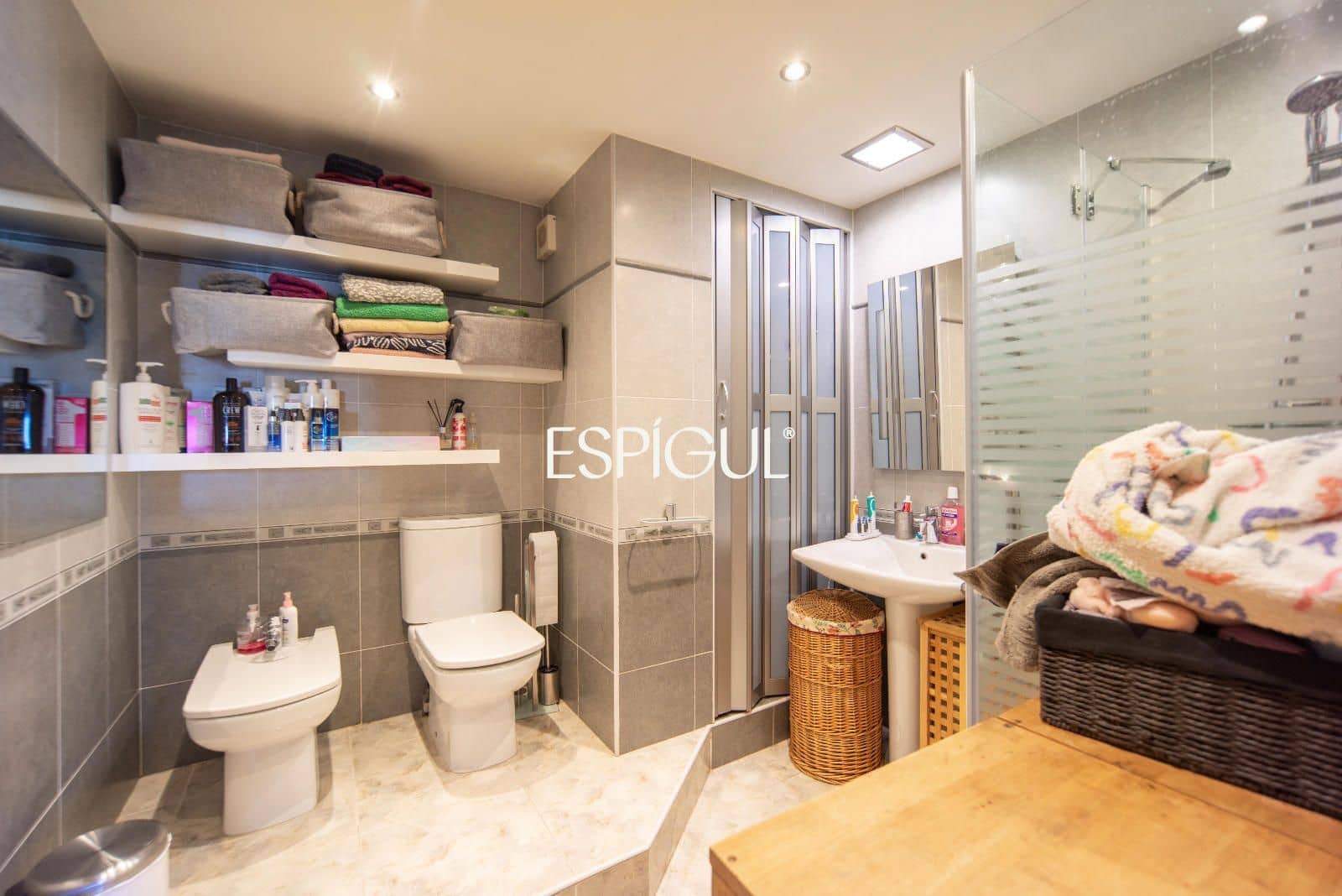 Piso de 3 habitaciones en Girona ciudad en venta con garaje - 310.000 € (Ref: 10015954)