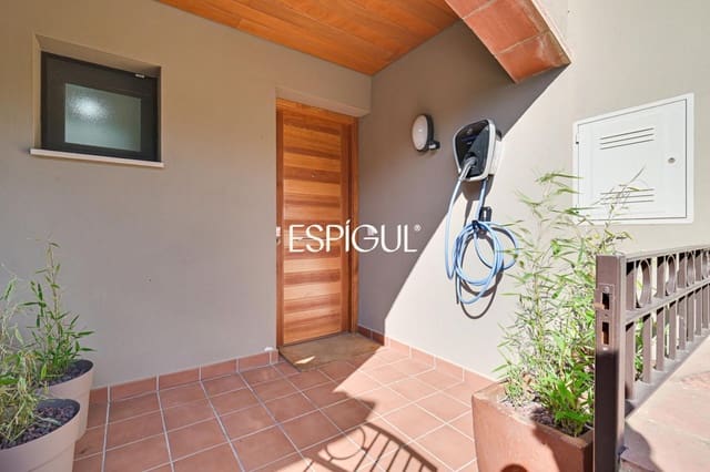 4 chambre Villa/Maison à vendre à Aiguaviva avec garage - 575 000 € (Ref: 10015966)