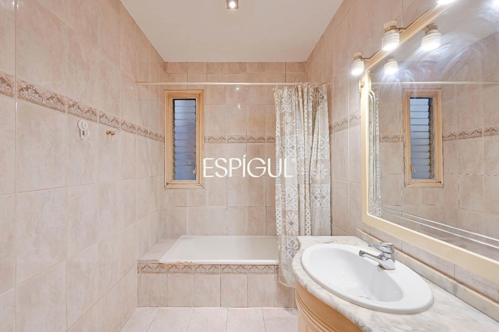 Piso de 4 habitaciones en Girona ciudad en venta - 635.000 € (Ref: 10015969)
