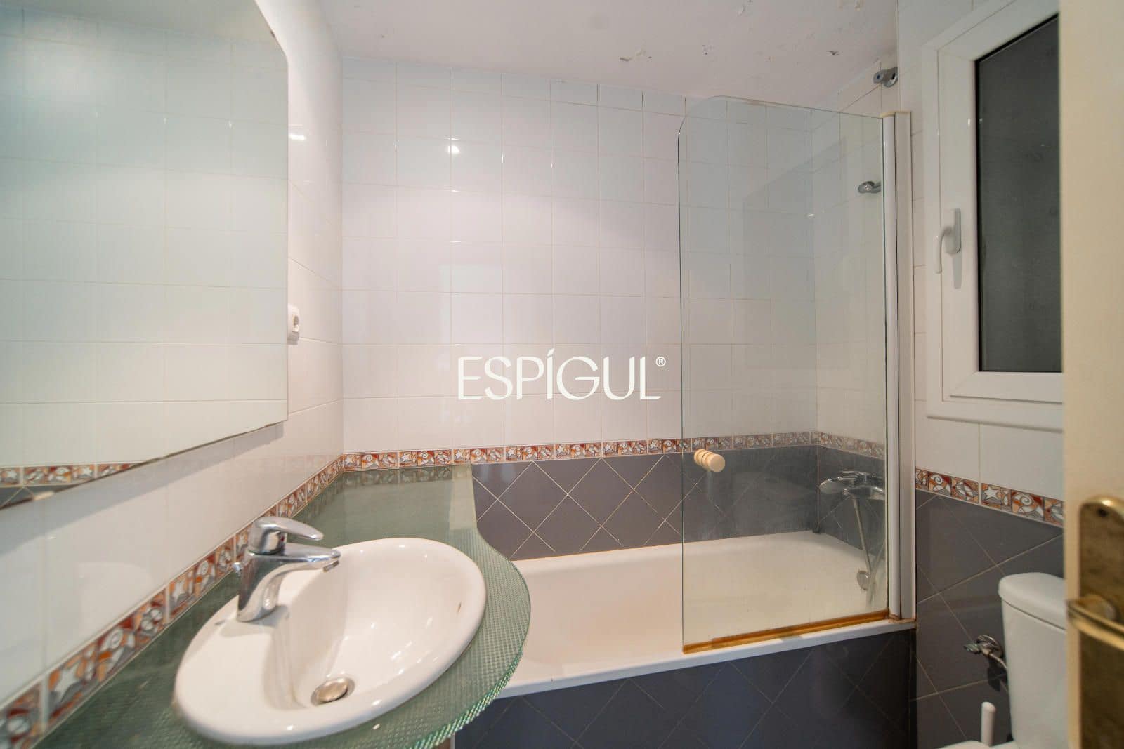 Piso de 3 habitaciones en Girona ciudad en venta - 330.000 € (Ref: 10015970)