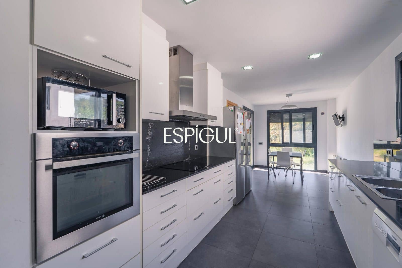 4 bedroom Villa for sale in Santa Coloma de Farners with garage - € 475,000 (Ref: 10015972)