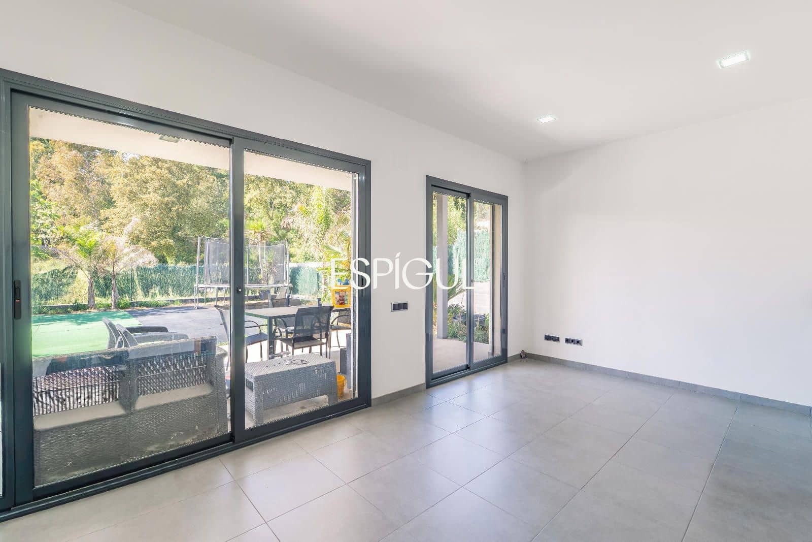 4 bedroom Villa for sale in Santa Coloma de Farners with garage - € 475,000 (Ref: 10015972)