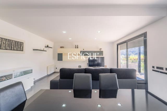 4 bedroom Villa for sale in Santa Coloma de Farners with garage - € 475,000 (Ref: 10015972)