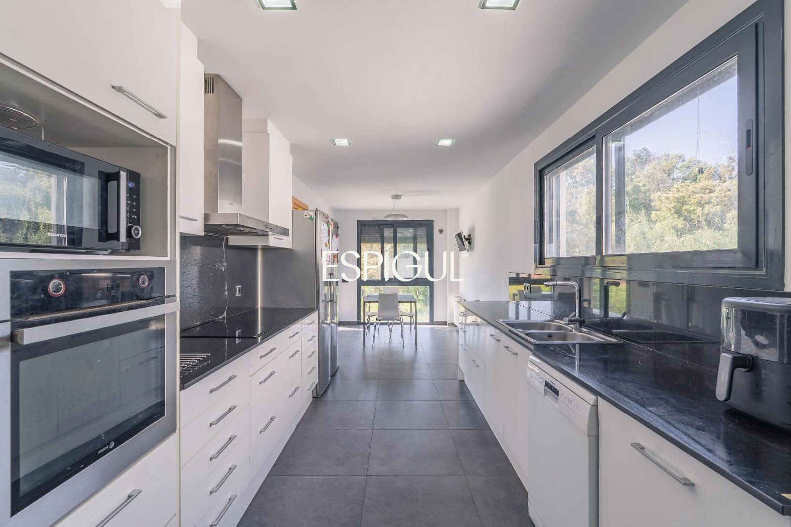 4 bedroom Villa for sale in Santa Coloma de Farners with garage - € 475,000 (Ref: 10015972)