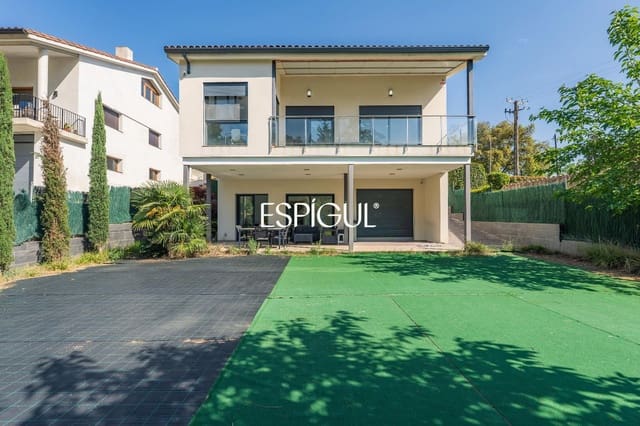 4 bedroom Villa for sale in Santa Coloma de Farners with garage - € 475,000 (Ref: 10015972)