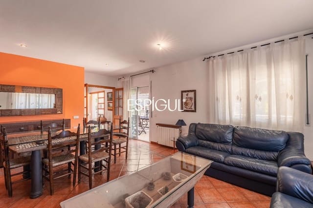 4 chambre Villa/Maison à vendre à Lloret de Mar avec piscine garage - 599 000 € (Ref: 10015973)