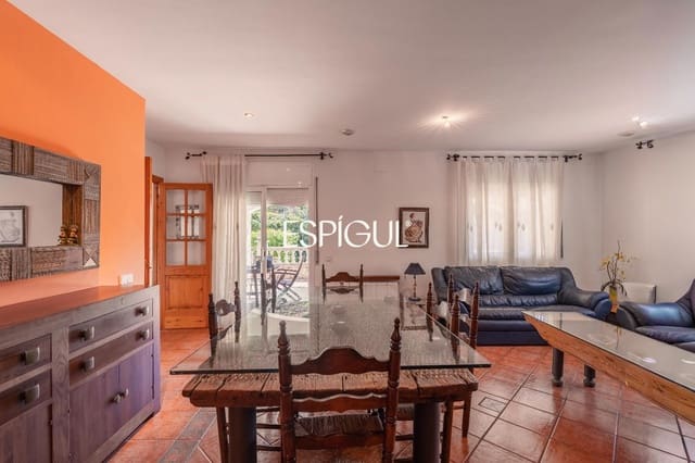4 chambre Villa/Maison à vendre à Lloret de Mar avec piscine garage - 599 000 € (Ref: 10015973)