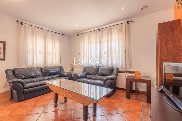 4 chambre Villa/Maison à vendre à Lloret de Mar avec piscine garage - 599 000 € (Ref: 10015973)