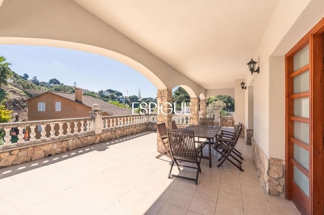 4 chambre Villa/Maison à vendre à Lloret de Mar avec piscine garage - 599 000 € (Ref: 10015973)
