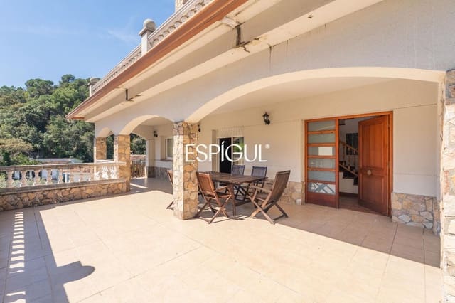 4 chambre Villa/Maison à vendre à Lloret de Mar avec piscine garage - 599 000 € (Ref: 10015973)