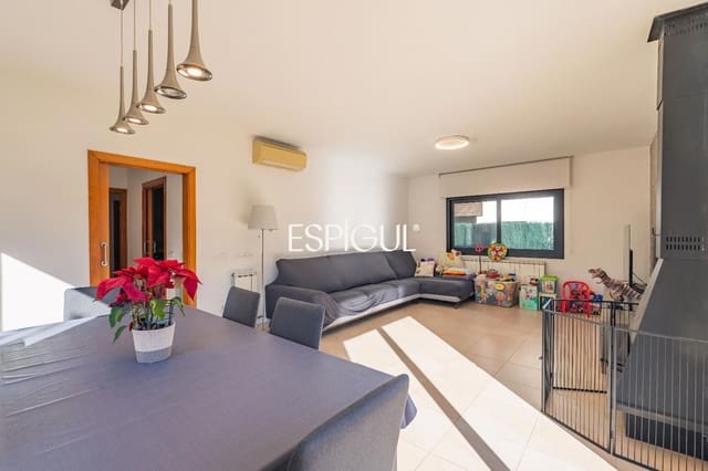 4 camera da letto Villa in vendita in Sant Julià de Ramis con garage - 575.000 € (Rif: 10015975)