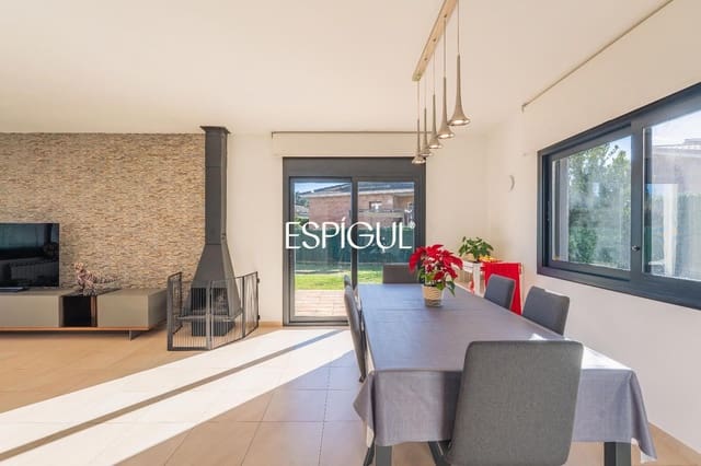 4 camera da letto Villa in vendita in Sant Julià de Ramis con garage - 575.000 € (Rif: 10015975)