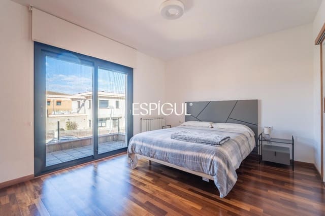 4 camera da letto Villa in vendita in Sant Julià de Ramis con garage - 575.000 € (Rif: 10015975)