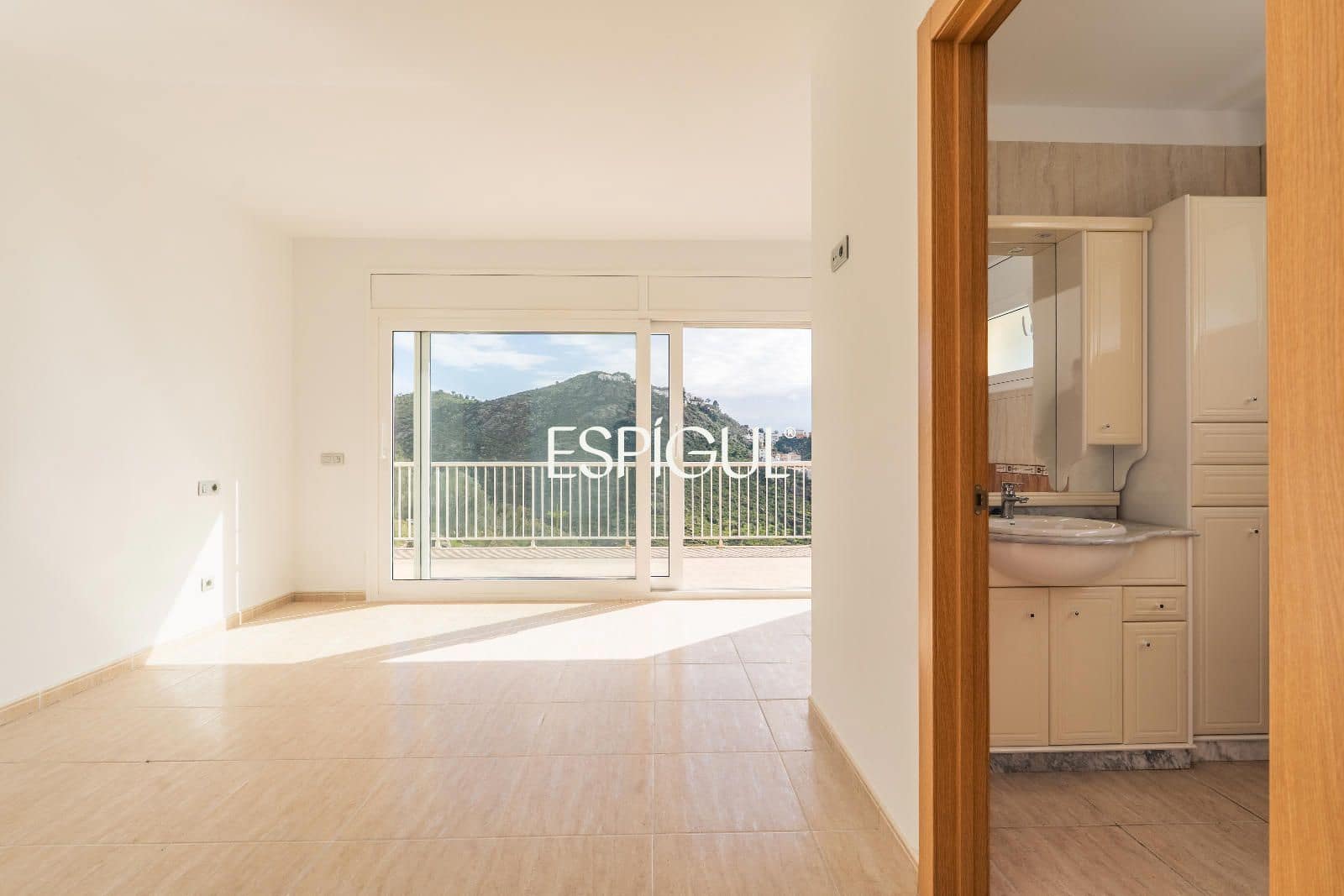 4 sypialnia Willa na sprzedaż w Roses z basenem garażem - 750 000 € (Ref: 10015976)