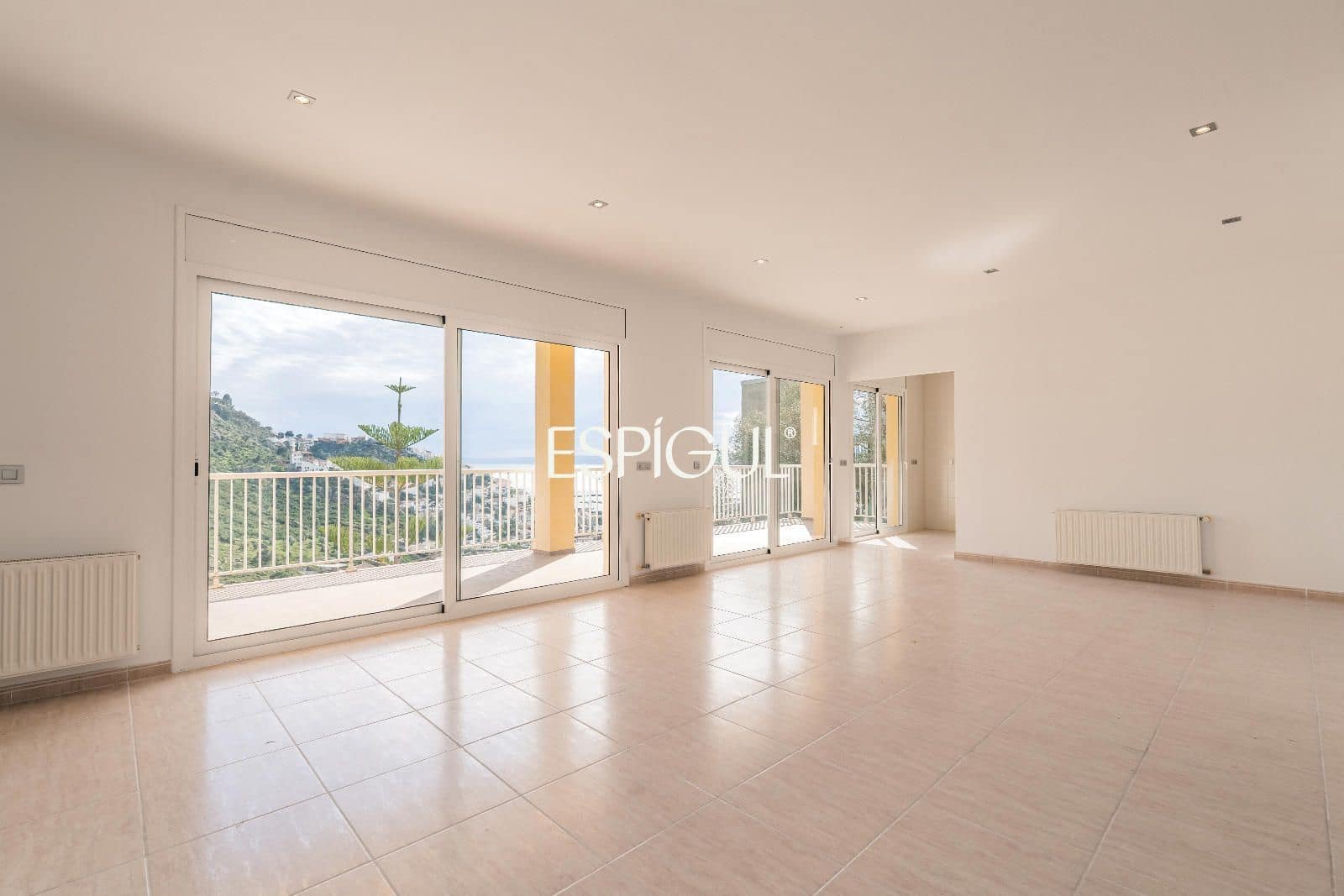 4 sypialnia Willa na sprzedaż w Roses z basenem garażem - 750 000 € (Ref: 10015976)