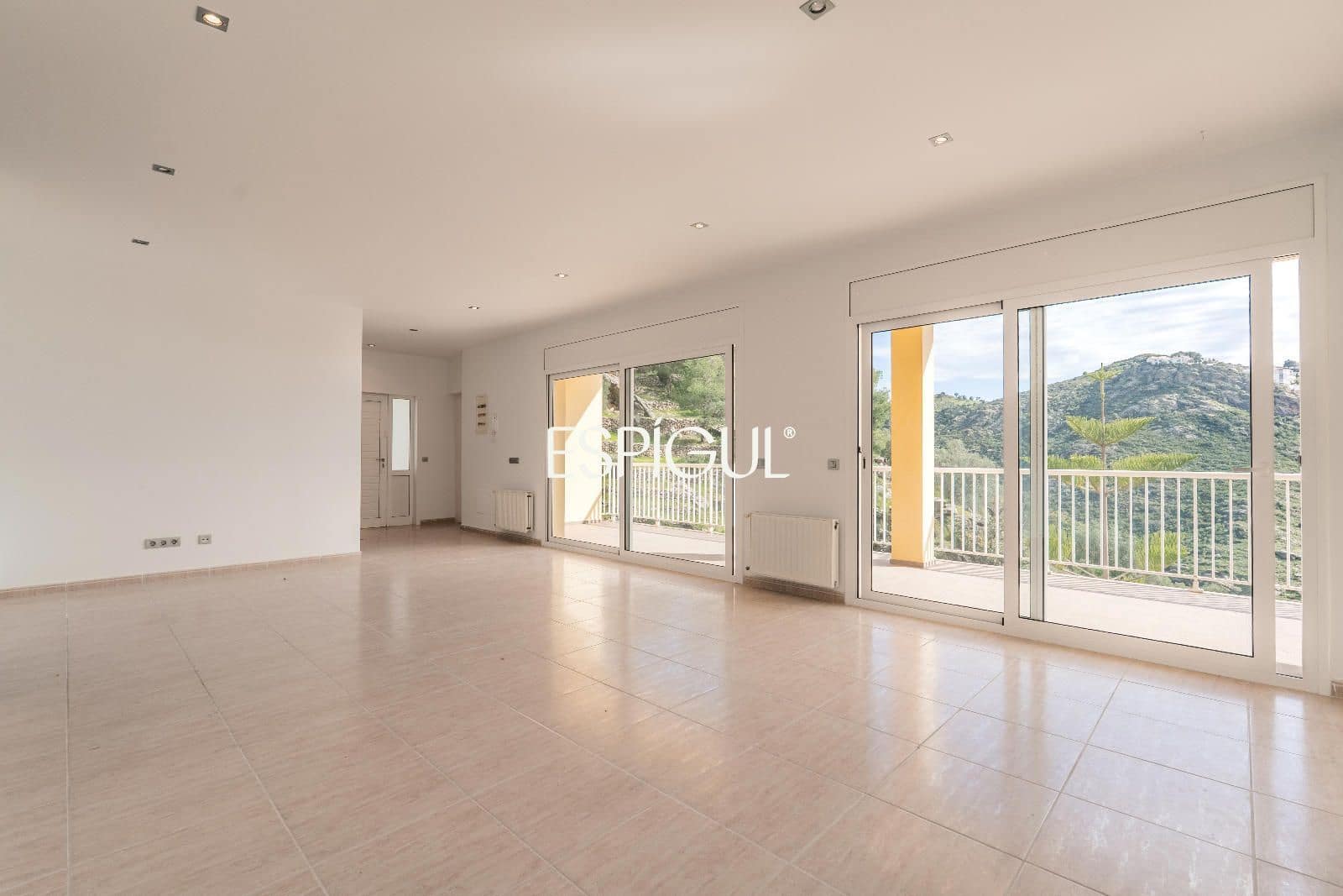 4 sypialnia Willa na sprzedaż w Roses z basenem garażem - 750 000 € (Ref: 10015976)