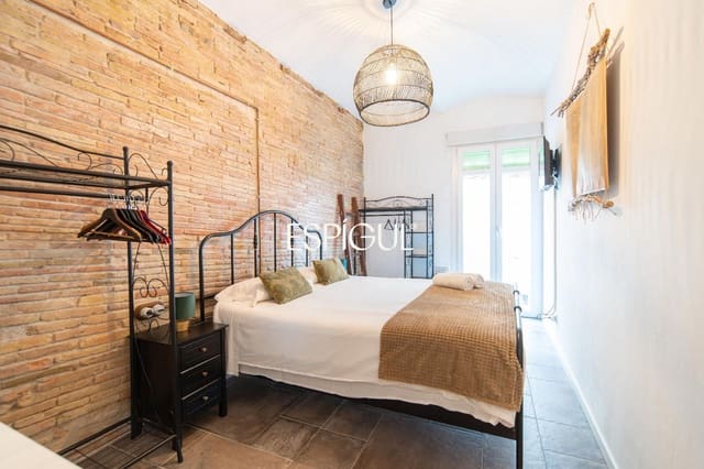 2 slaapkamer Flat te koop in Gerona stad - € 340.000 (Ref: 10015979)