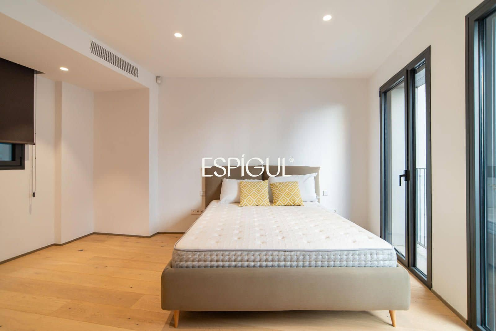 3 bedroom Flat for sale in Girona city with garage - € 1,250,000 (Ref: 10015981)