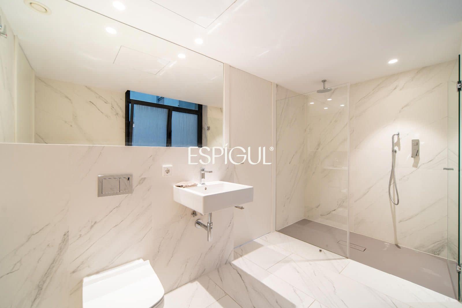 3 bedroom Flat for sale in Girona city with garage - € 1,250,000 (Ref: 10015981)