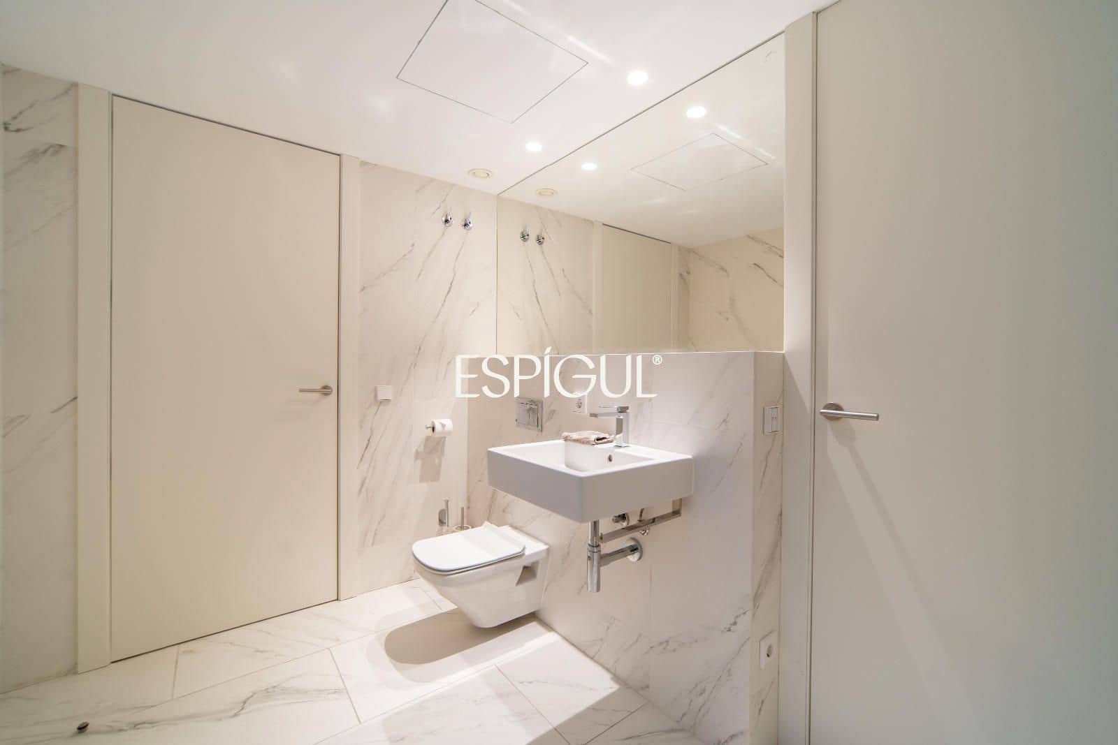 3 bedroom Flat for sale in Girona city with garage - € 1,250,000 (Ref: 10015981)
