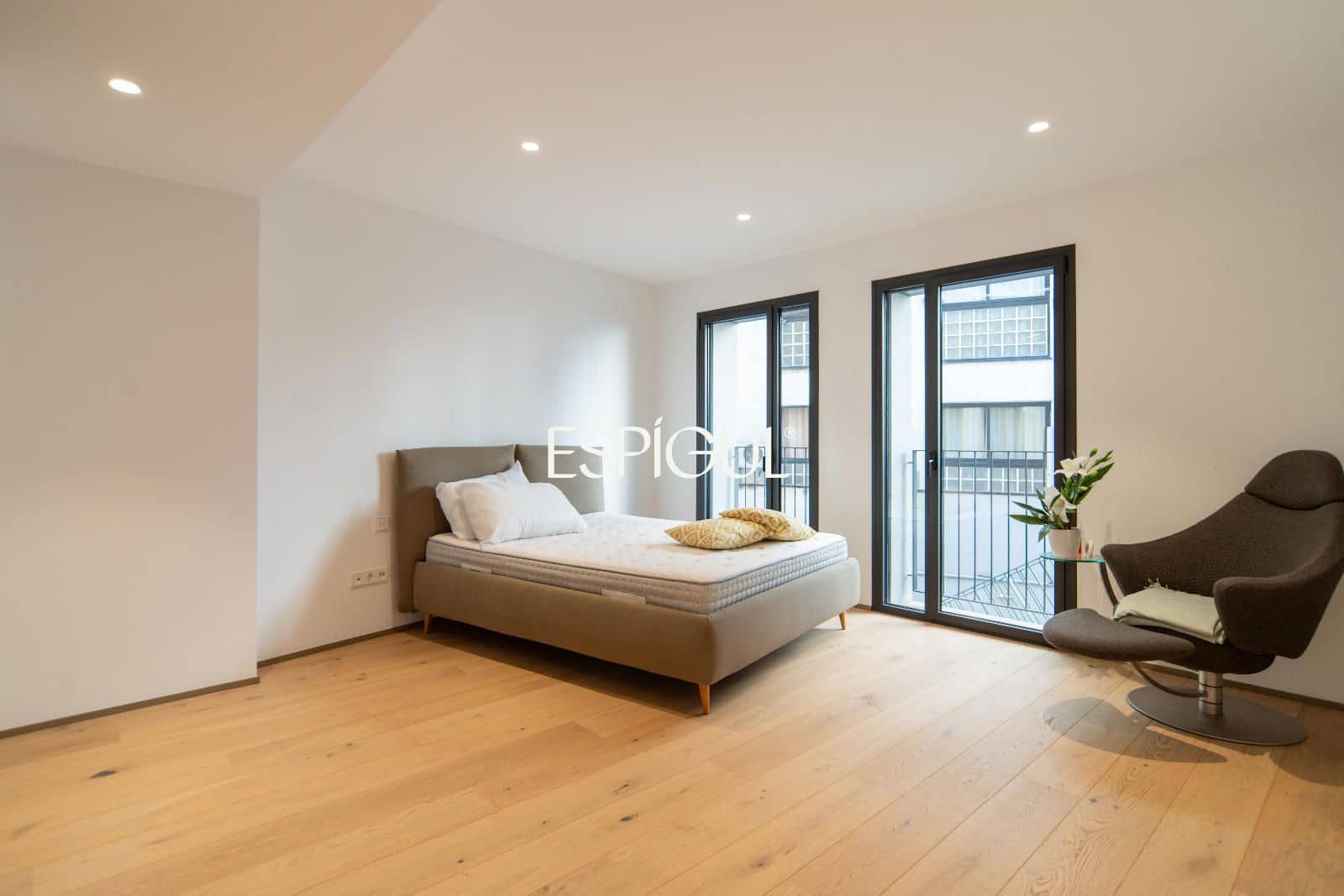 3 bedroom Flat for sale in Girona city with garage - € 1,250,000 (Ref: 10015981)