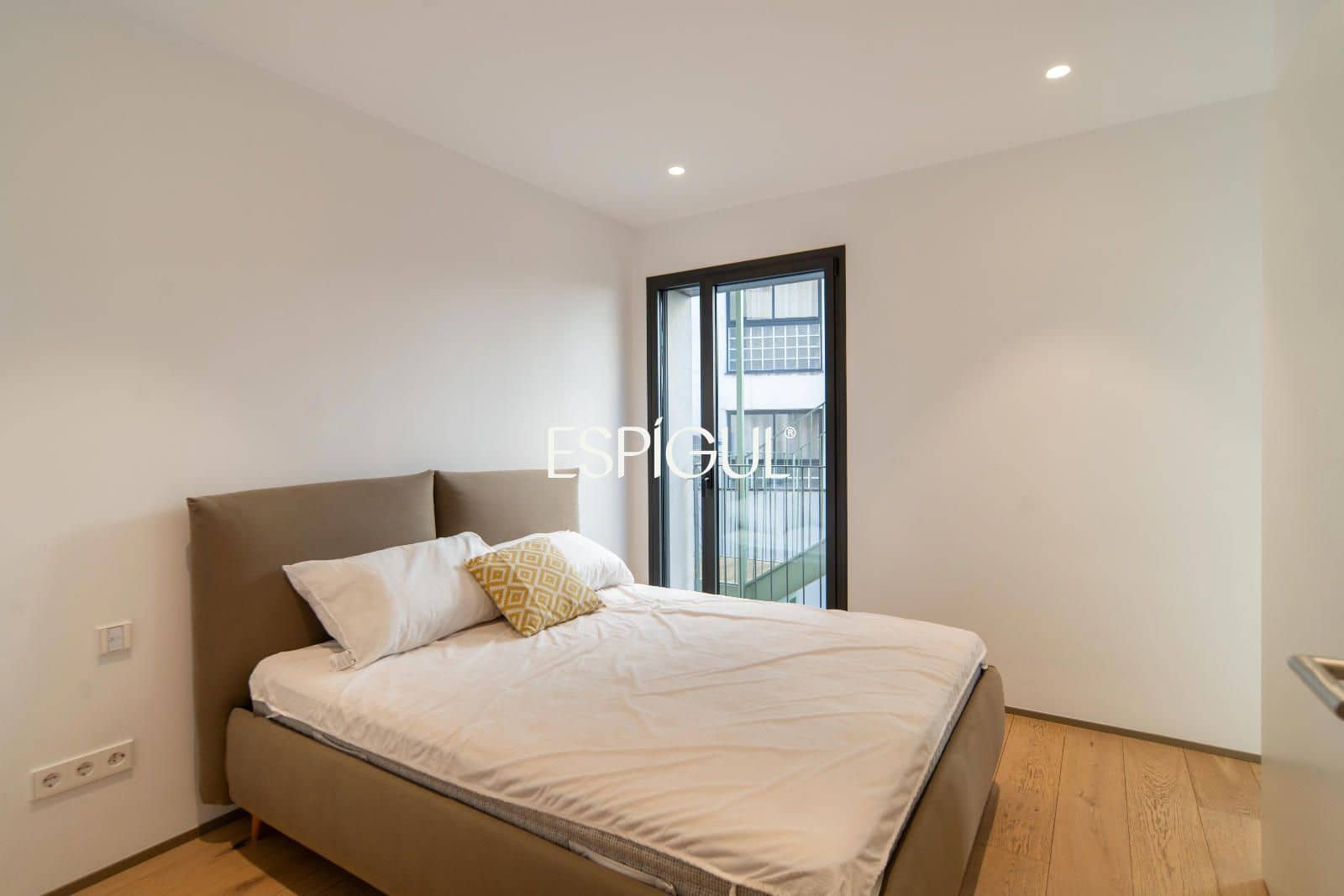 3 bedroom Flat for sale in Girona city with garage - € 1,250,000 (Ref: 10015981)