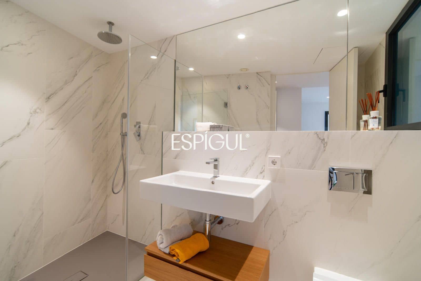 3 bedroom Flat for sale in Girona city with garage - € 1,250,000 (Ref: 10015981)