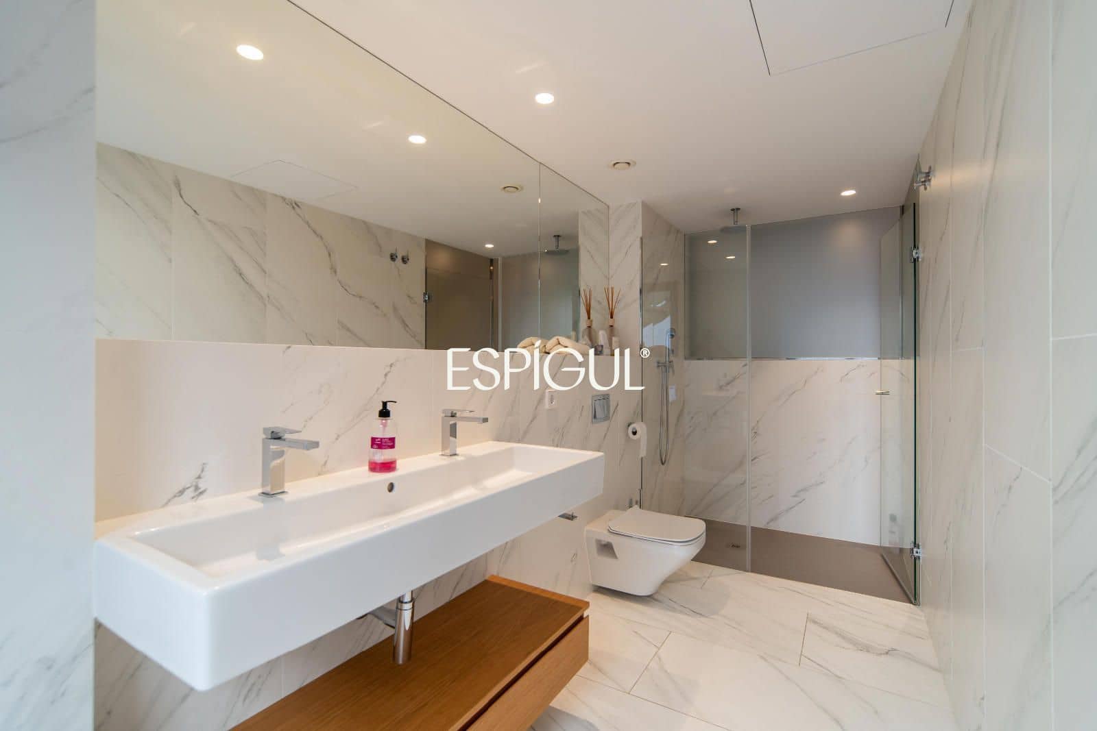 3 bedroom Flat for sale in Girona city with garage - € 1,250,000 (Ref: 10015981)