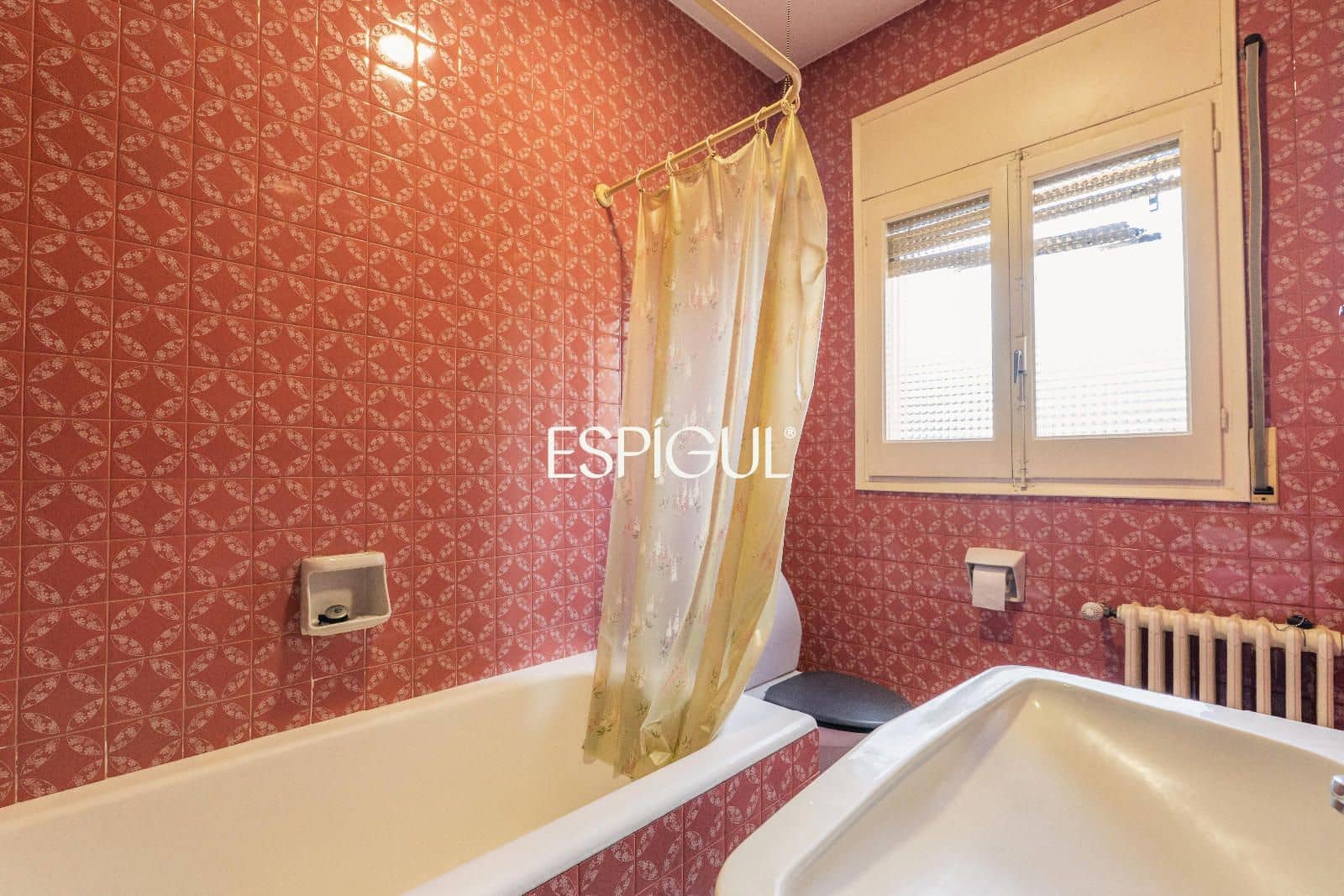 7 bedroom Townhouse for sale in Riudarenes with garage - € 325,000 (Ref: 10015985)