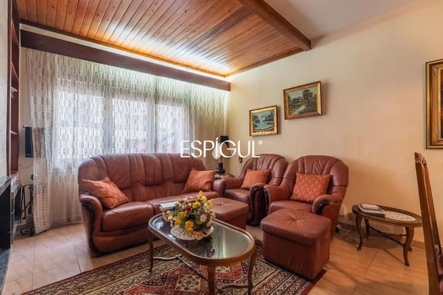 7 bedroom Townhouse for sale in Riudarenes with garage - € 325,000 (Ref: 10015985)