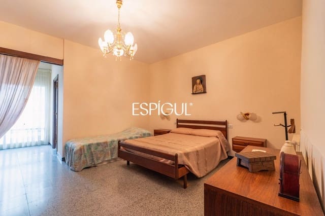 7 bedroom Townhouse for sale in Riudarenes with garage - € 325,000 (Ref: 10015985)
