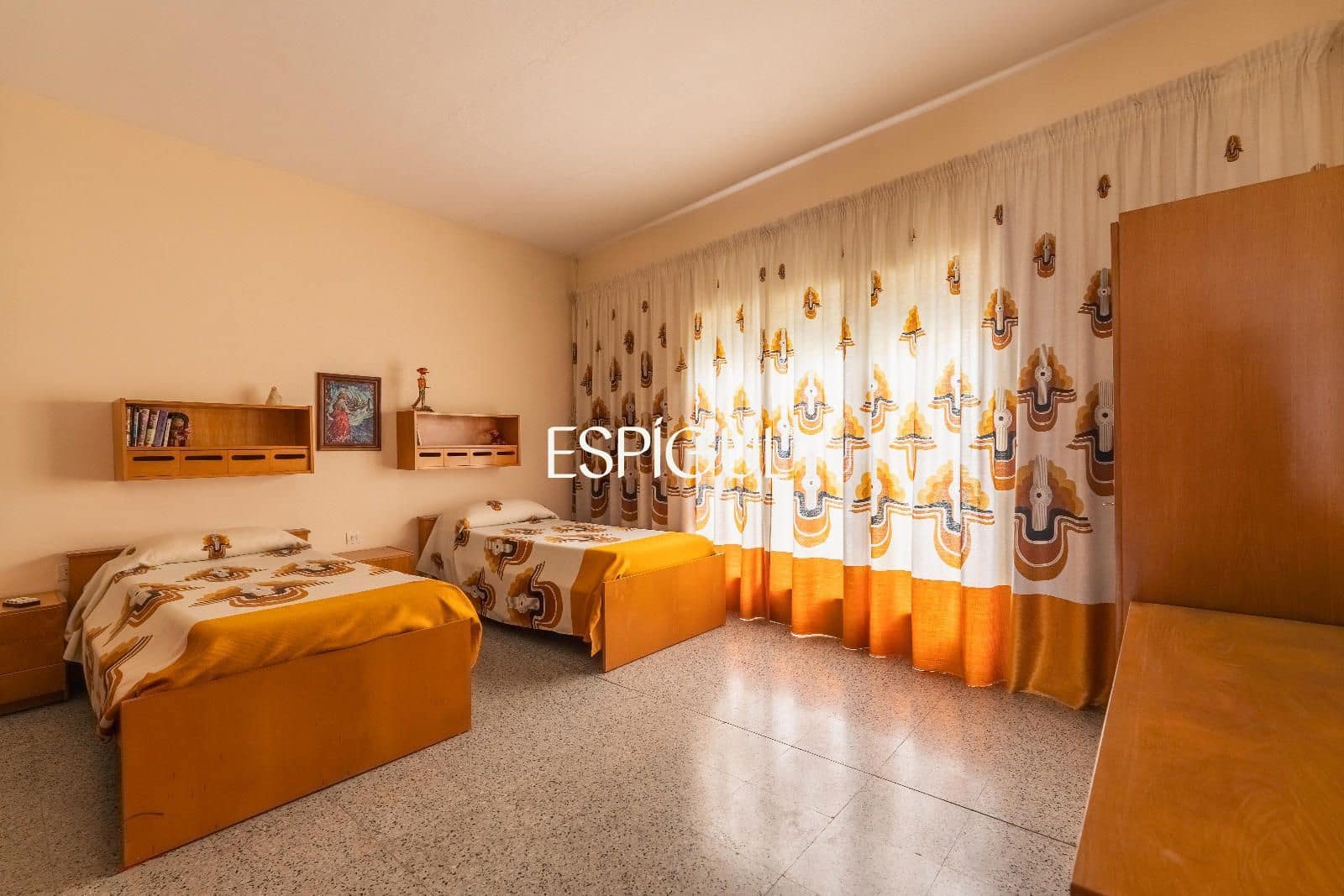 7 bedroom Townhouse for sale in Riudarenes with garage - € 325,000 (Ref: 10015985)
