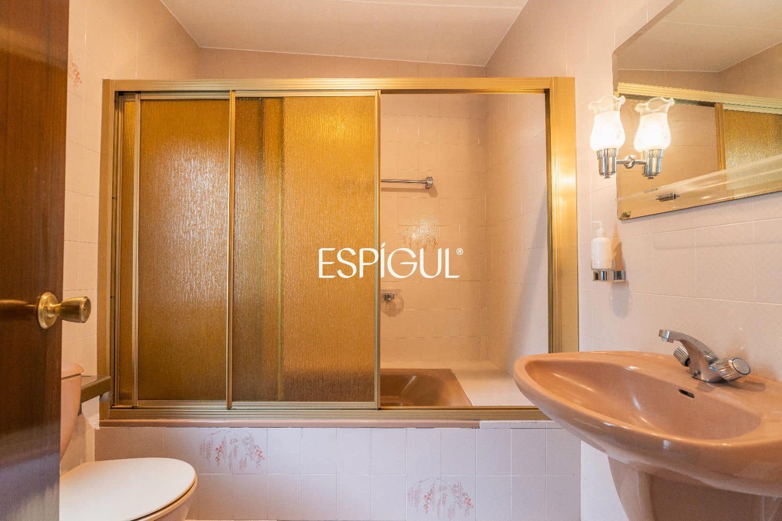 7 bedroom Townhouse for sale in Riudarenes with garage - € 325,000 (Ref: 10015985)