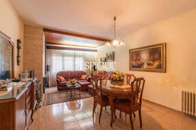 7 bedroom Townhouse for sale in Riudarenes with garage - € 325,000 (Ref: 10015985)