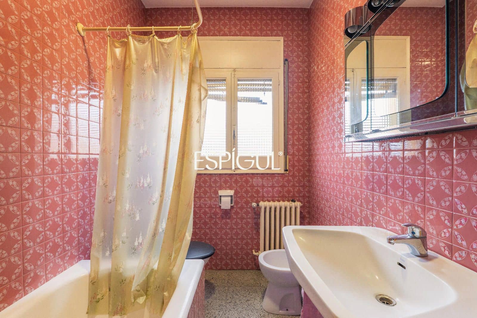 7 bedroom Townhouse for sale in Riudarenes with garage - € 325,000 (Ref: 10015985)