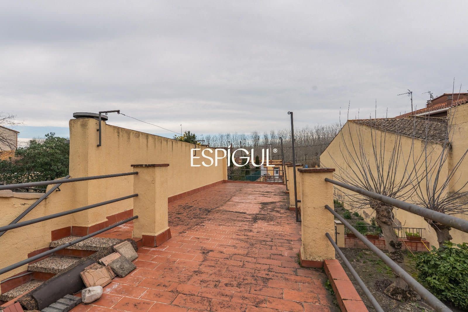 7 bedroom Townhouse for sale in Riudarenes with garage - € 325,000 (Ref: 10015985)