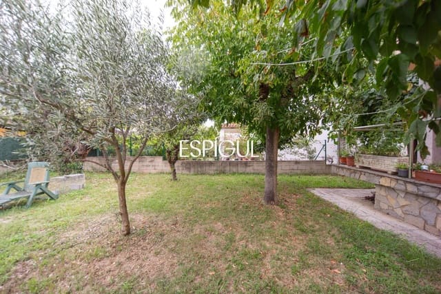 4 soveværelse Villa til salg i Girona by med garage - € 800.000 (Ref: 10015988)