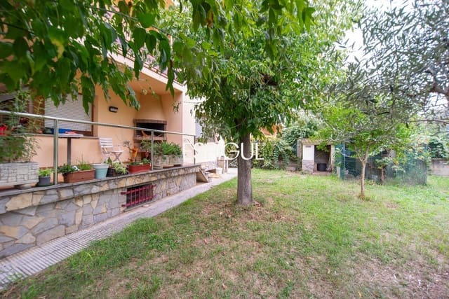 4 soveværelse Villa til salg i Girona by med garage - € 800.000 (Ref: 10015988)