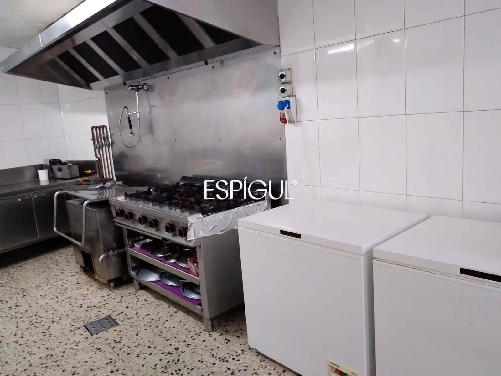 Commercial for sale in Angles - € 250,000 (Ref: 10015990)