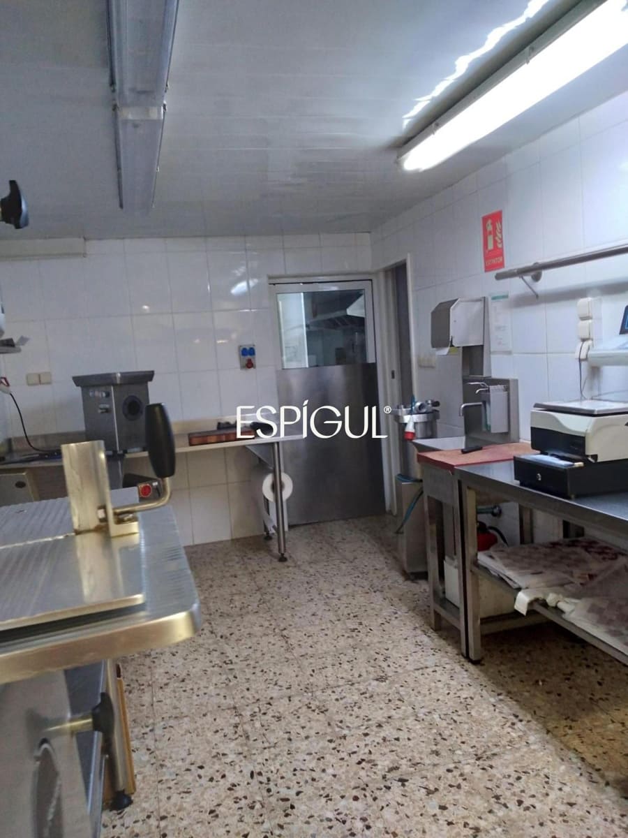 Commercial for sale in Angles - € 250,000 (Ref: 10015990)