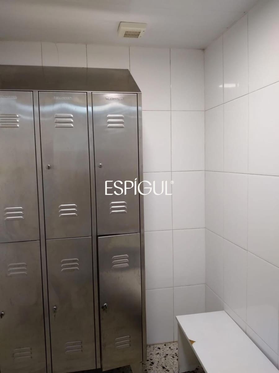 Commercial for sale in Angles - € 250,000 (Ref: 10015990)