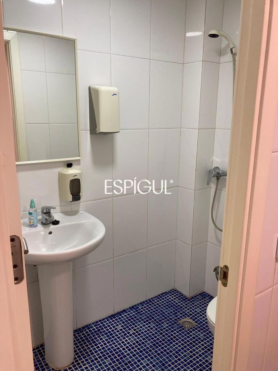 Commercial for sale in Angles - € 250,000 (Ref: 10015990)