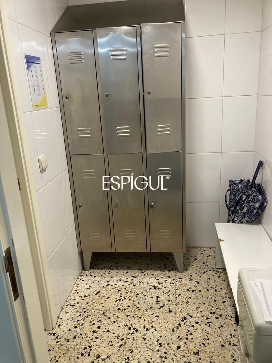Commercial for sale in Angles - € 250,000 (Ref: 10015990)