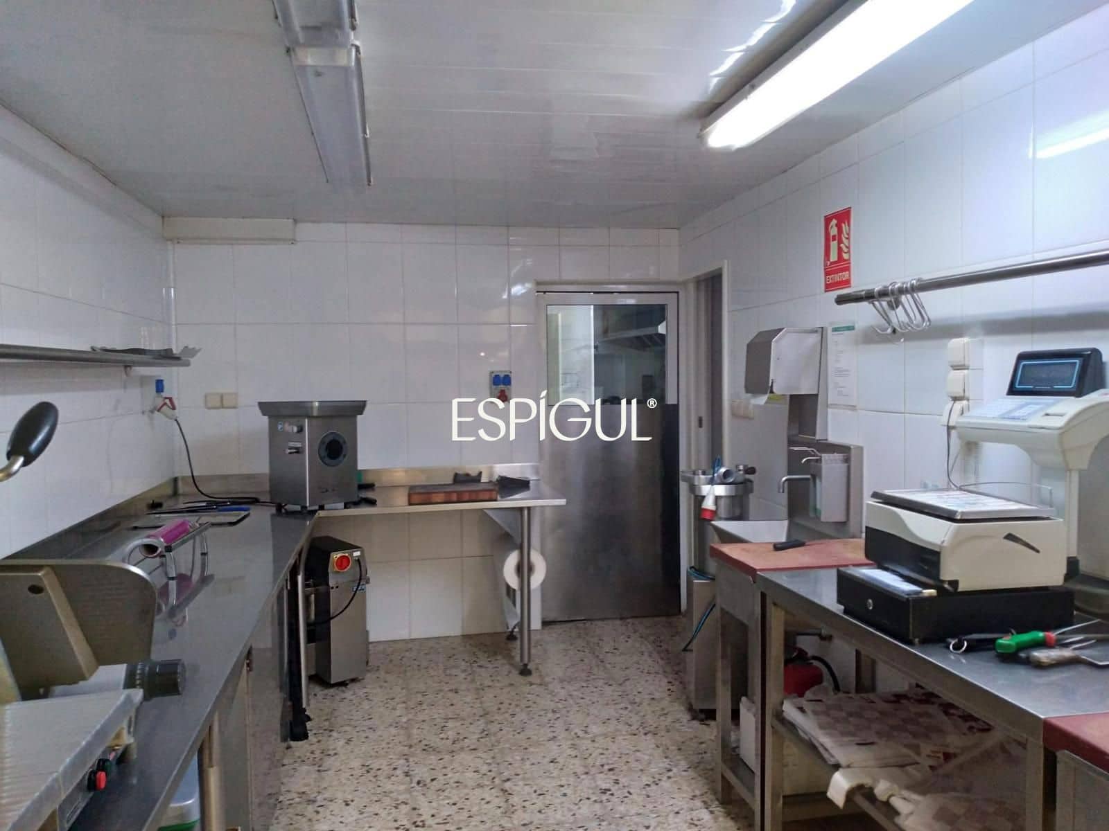 Commercial for sale in Angles - € 250,000 (Ref: 10015990)