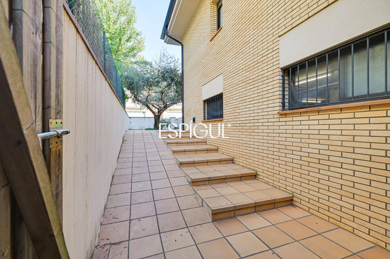 5 bedroom Villa for sale in Sarria de Ter with pool garage - € 890,000 (Ref: 10015996)