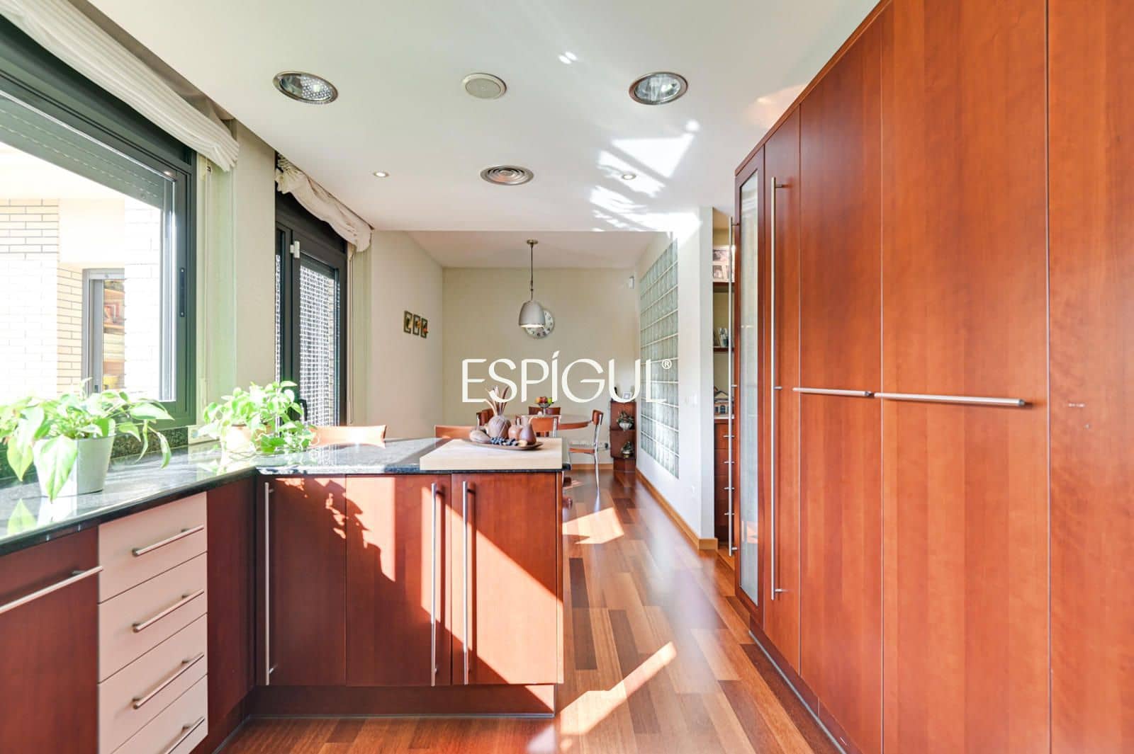 5 bedroom Villa for sale in Sarria de Ter with pool garage - € 890,000 (Ref: 10015996)