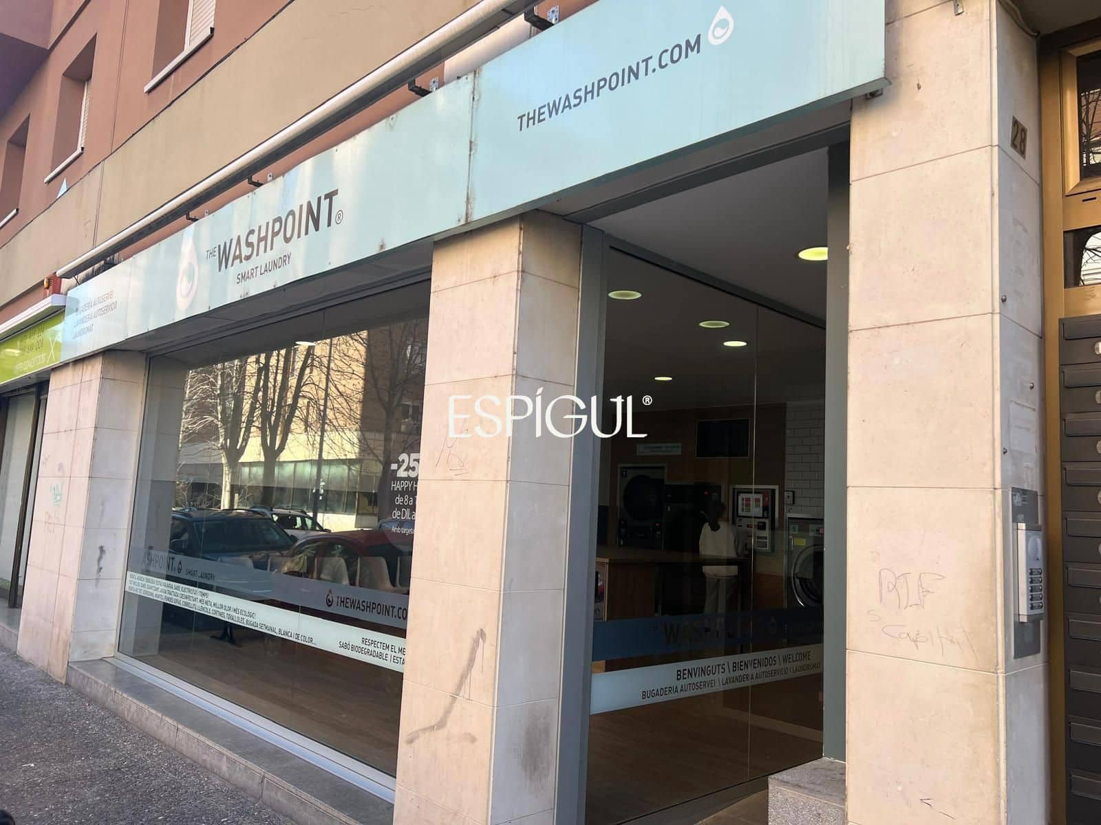 Commercial for sale in Girona city - € 140,000 (Ref: 10015997)