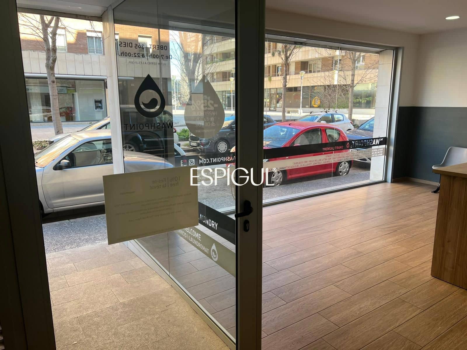 Commercial for sale in Girona city - € 140,000 (Ref: 10015997)